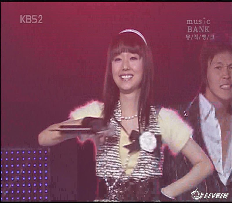 ���,�Ұ���.KBS.Music Bank.061119 (15).jpg