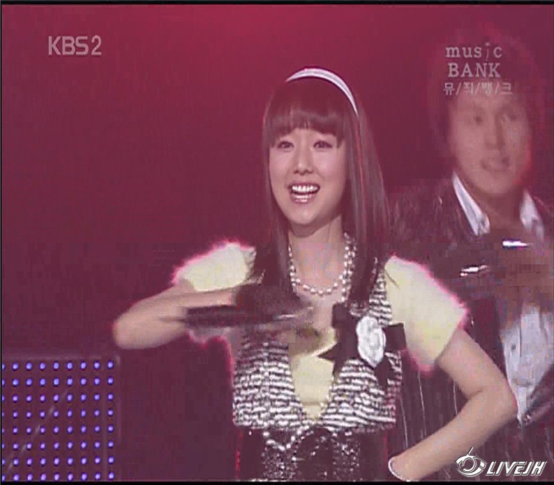 ���,�Ұ���.KBS.Music Bank.061119 (16).jpg