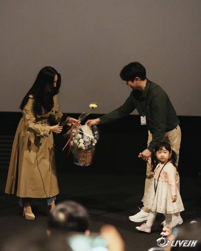 161147d5jztvk9j7kzcrmj.jpg