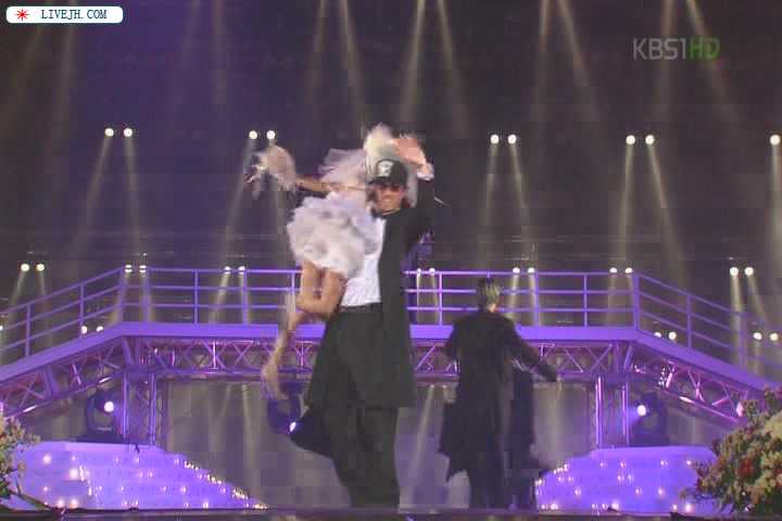 Summer Dance+Like a virgin 030824 ��ɴ�� KBS1[(008159)12-30-42].JPG