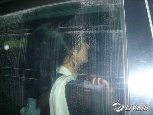 ��ʱ�����˳���`����Ϊ��������`���������Χ���ѳ��ż�ס��`